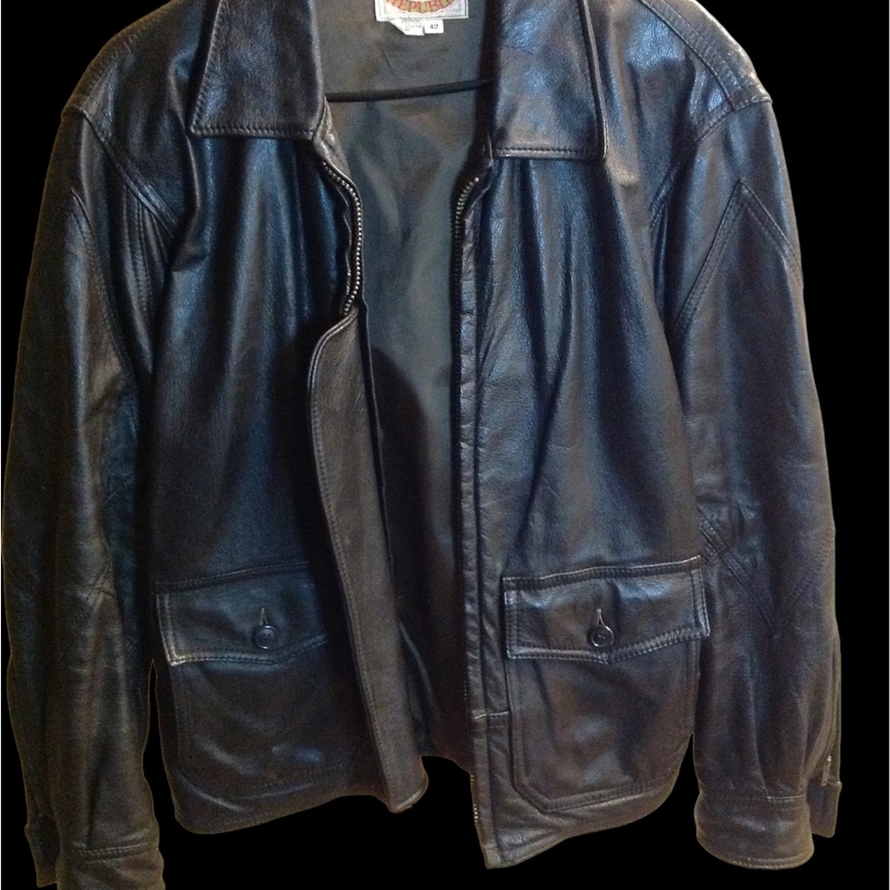 Men’s 42 classic Banana Republic cowhide leather jacket
